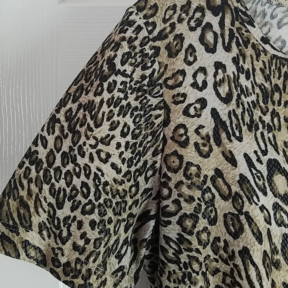 Neiman Marcus, 1-27, Animal Print Top, size M - Picture 2 of 4